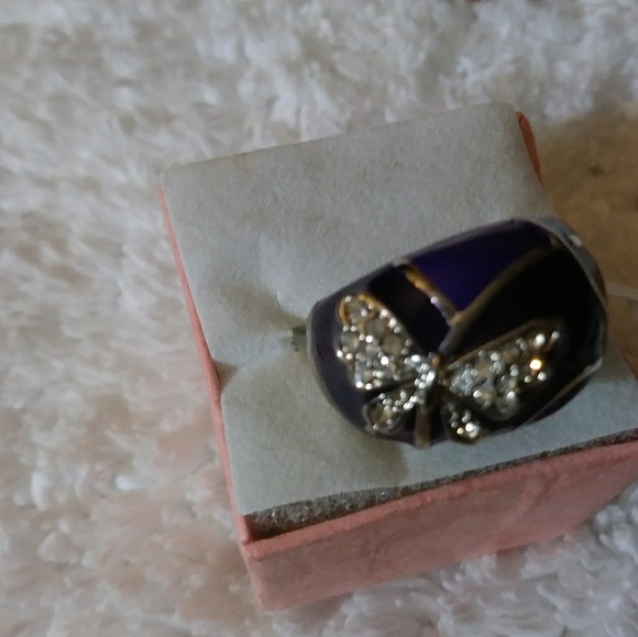 Gorgeous Gold Tone Purple Enamel Ring - Picture 2 of 7